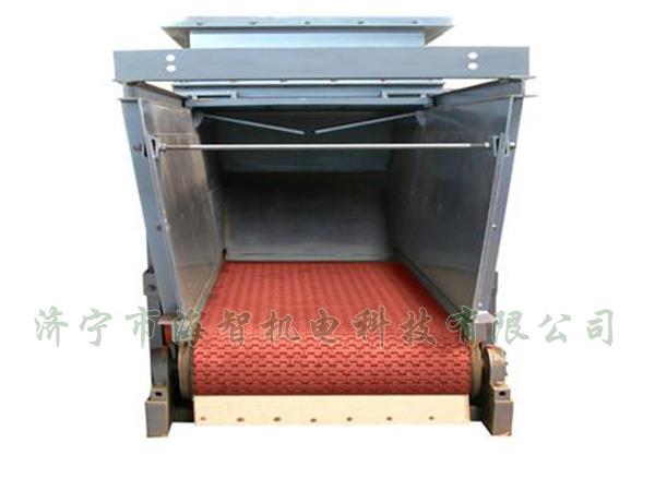 防腐蝕帶式（甲帶）給料機(jī)采用了防打滑膠帶，防止在物料輸送過(guò)程中造成撒料后果